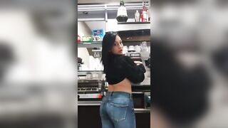 Barista sarda Sara P. faghet cafè cun sas minne de fora