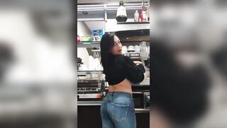 Barista sarda Sara P. faghet cafè cun sas minne de fora