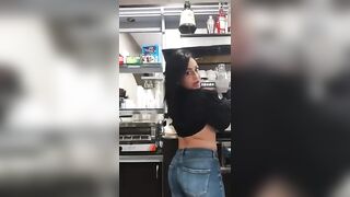 Barista sarda Sara P. faghet cafè cun sas minne de fora