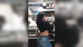 Barista sarda Sara P. faghet cafè cun sas minne de fora