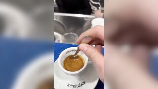Barista pugliese culona cu nu culone e doje tettone bbelle