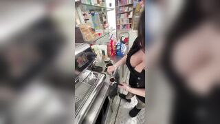 Barista pugliese culona cu nu culone e doje tettone bbelle