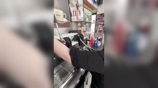 Barista pugliese culona cu nu culone e doje tettone bbelle