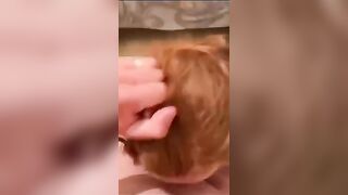 Rossa fidanzata fa pompino e prende sborra in bocca