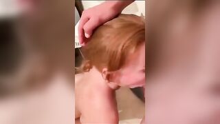Rossa fidanzata fa pompino e prende sborra in bocca