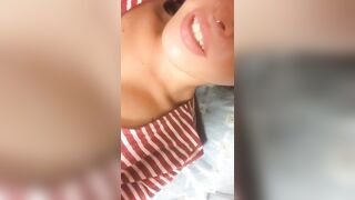 Bellissima zoccola si tocca la figa pelosa