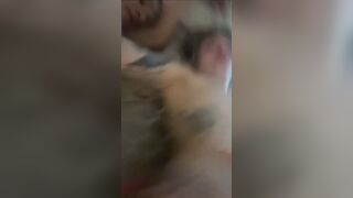 Er nero se monta a sta teen bionda tatuata
