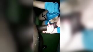La milf mora ingoia e prende in fica il cazzone nero fino in fondo