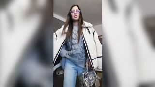 Teen italiana con occhiali ti succhia il cazzo in pov da fidanzata