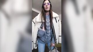 Teen italiana con occhiali ti succhia il cazzo in pov da fidanzata