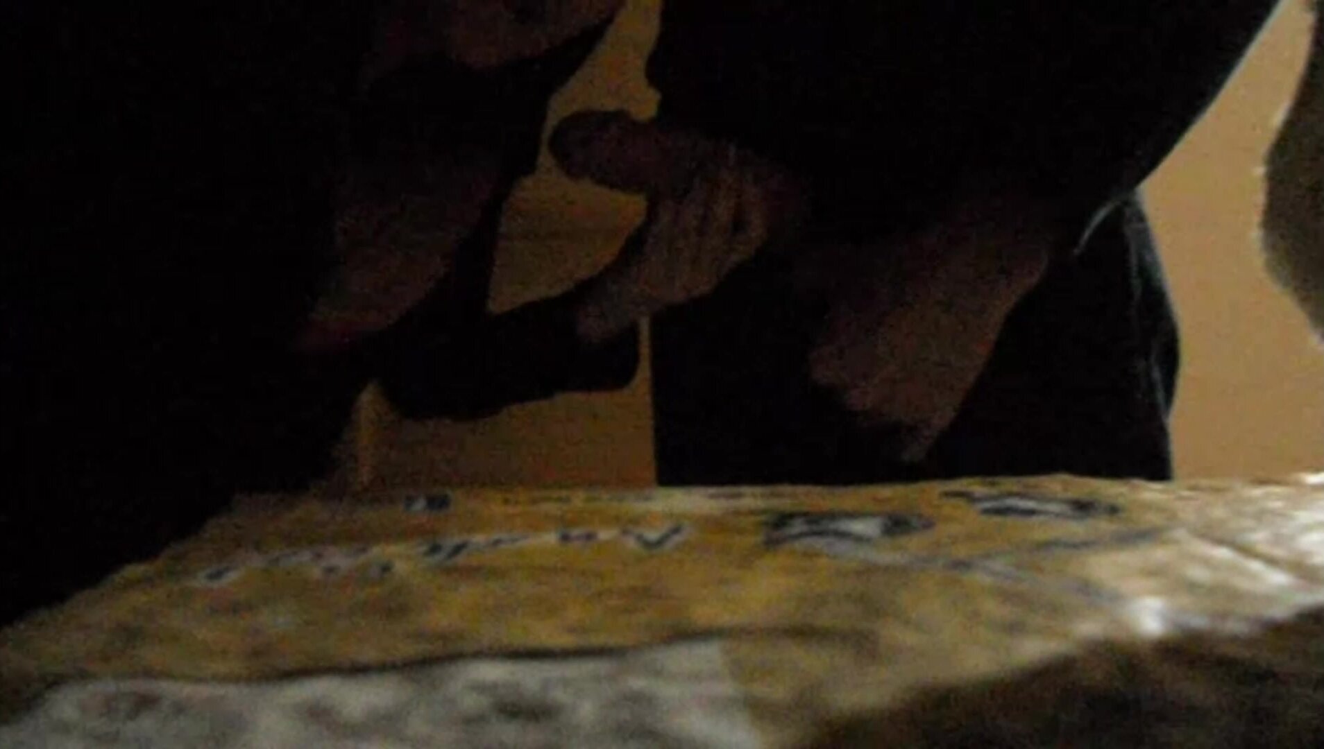 Mi scopo mia nuora nella lavanderia mentre mia nipote fa la doccia