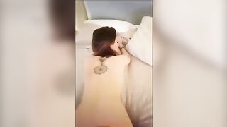 Fidanzata italiana si fa montare a pecorina nel video casalingo