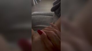 Mia moglie mi manda un video mentre si sgrilletta