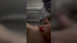 Mia moglie mi manda un video mentre si sgrilletta