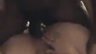 Cuckold filma la moglie che lo tradisce con un negro