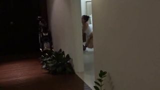 Figlio ricatta la madre e si fa fare un pompino da lei