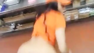 Si scopa la commessa del Burger King