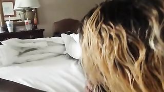 Nerd obesa spompina il suo fidanzato negro