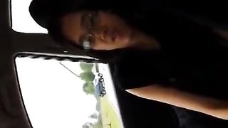 Pompino in auto di una adolescente asiatica