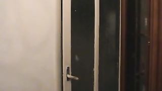 Troietta sanremese gira un porno con gli amici