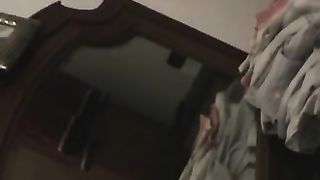 Troietta sanremese gira un porno con gli amici