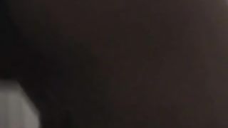 Troietta sanremese gira un porno con gli amici