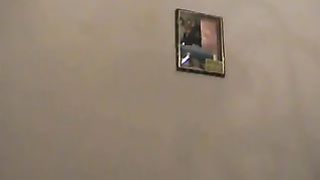 Troietta sanremese gira un porno con gli amici