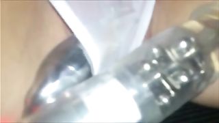 Filmo mia moglie che si masturba col vibratore