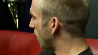 Litigano e poi fanno sesso violento