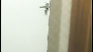 Il fratello si chiava la sorellina tettona