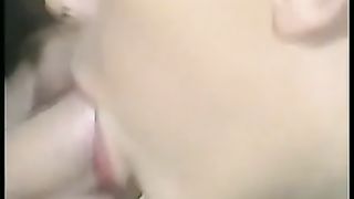 Il fratello si chiava la sorellina tettona