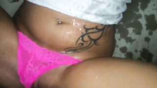 Squirta mentre viene bombata dal tipo