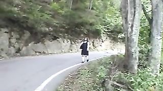 Rapisce e abusa di due studentesse giapponesi