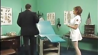 Infermiera MILF 45enne chiava col paziente