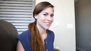 Gnocca rossa fa una pompa