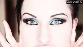 La Diva del Tubo vi ipnotizzerà per farsi pagare !