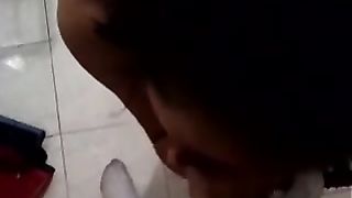 Troietta siciliana fa un pompino al ragazzo