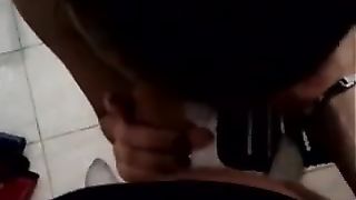 Troietta siciliana fa un pompino al ragazzo