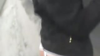 Scopa in strada per soldi