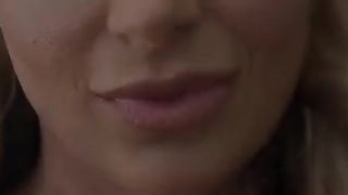 MILF porcona bionda in lingerie