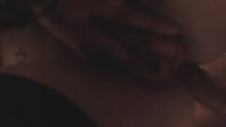 Figona tatuata scopata dal fidanzato