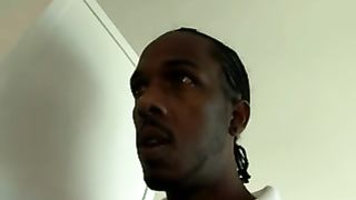 Adolescente scopata da 2 mostruosi cazzi neri