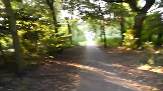 Fidanzata sborrata in faccia in un parco pubblico