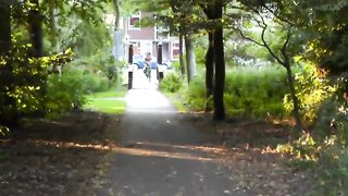 Fidanzata sborrata in faccia in un parco pubblico