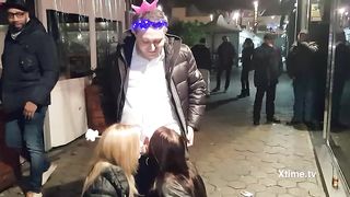 Anteprima del video: Luna e Rebecca spompinano Diprè a Barcellona