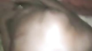 Lei me lo succhia ed io le sborro sulla fica pelosa