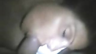 Anteprima del video: Lei me lo succhia ed io le sborro sulla fica pelosa