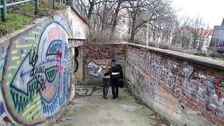 Pompino al parco a Praga di Alexandra Hogan a Diprè