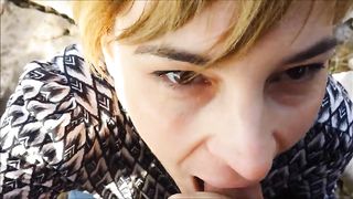 Pompino sugli scogli