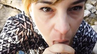 Pompino sugli scogli